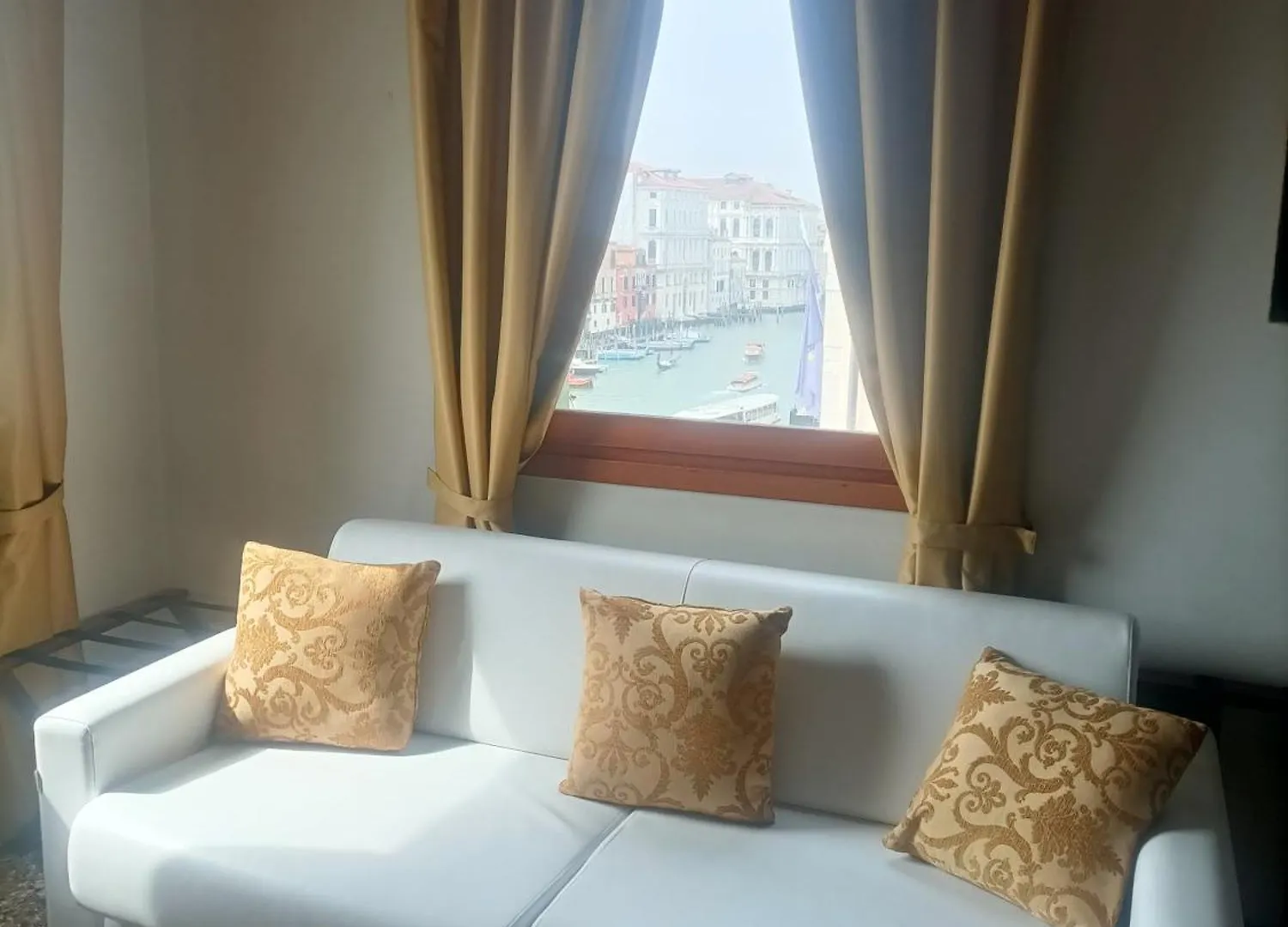Otel Locanda Ai Santi Apostoli Venedik